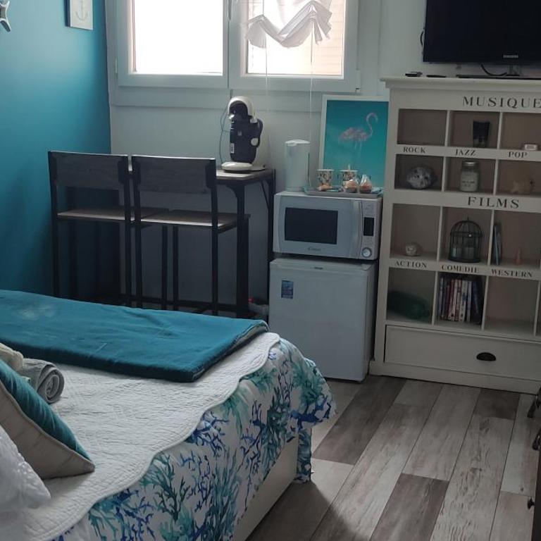 chambres côté plage, aperçu mer, proche aéroport, climatisées et parking gratuit - Chambre Double avec Salle de Bains Commune - 11