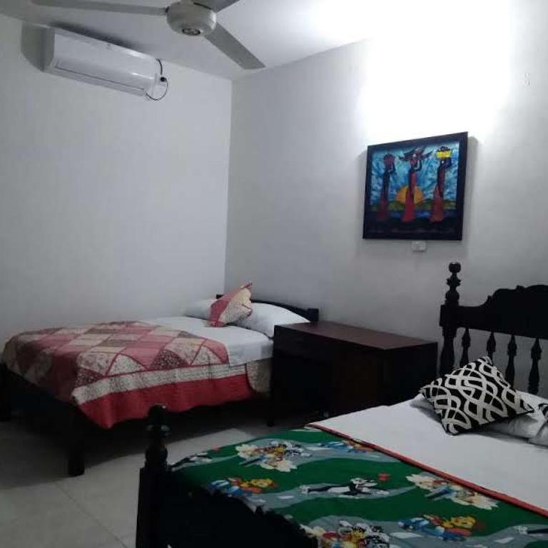 Casa entera, los clientes pueden usar todo el espacio y no tendrán que compartirlo con el anfitrión ni con otros huéspedes - Four-Bedroom House - 6