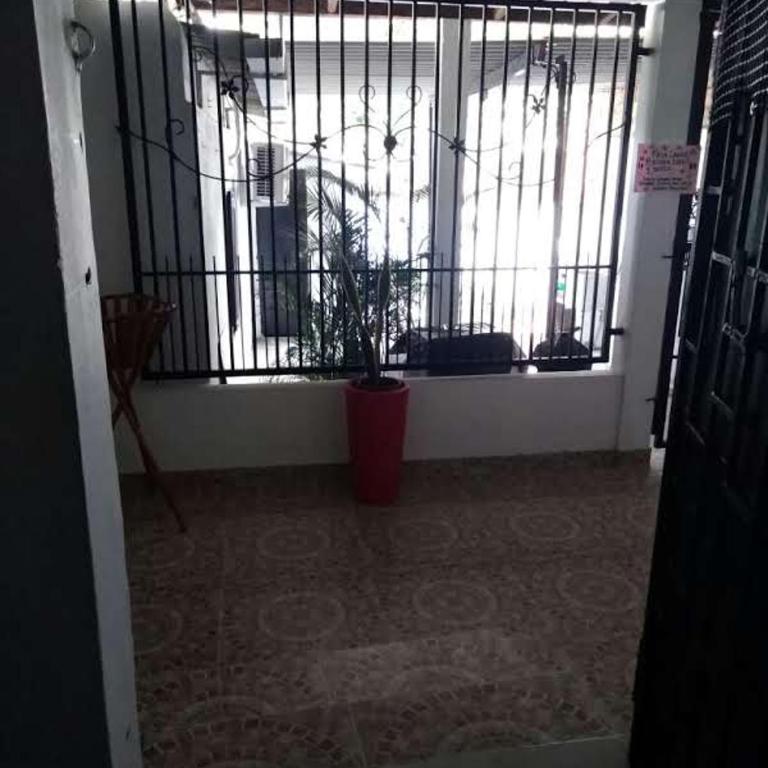 Casa entera, los clientes pueden usar todo el espacio y no tendrán que compartirlo con el anfitrión ni con otros huéspedes - Four-Bedroom House - 10