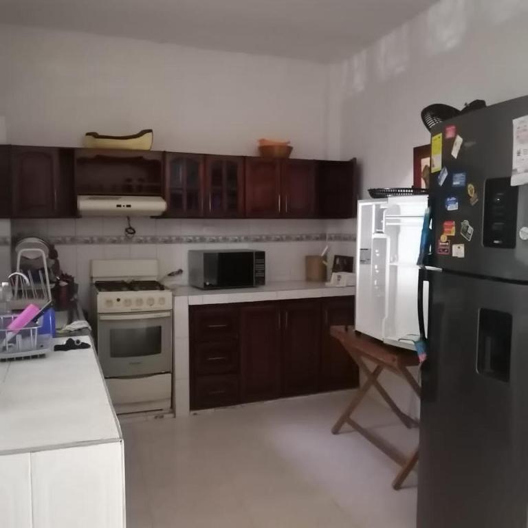 Casa entera, los clientes pueden usar todo el espacio y no tendrán que compartirlo con el anfitrión ni con otros huéspedes - Four-Bedroom House - 17
