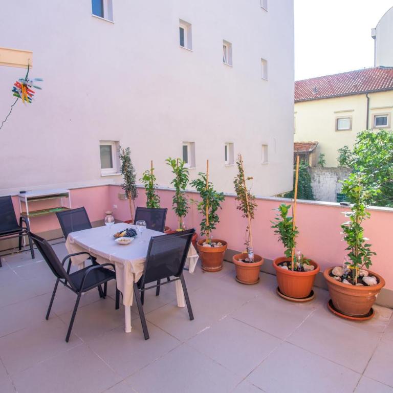 Luka-Mostar Free Parking with eCharger - One-Bedroom Apartment - 8