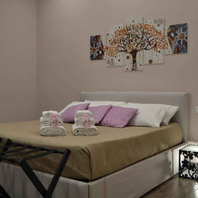 Karina's Rooms - Deluxe King Room - 13