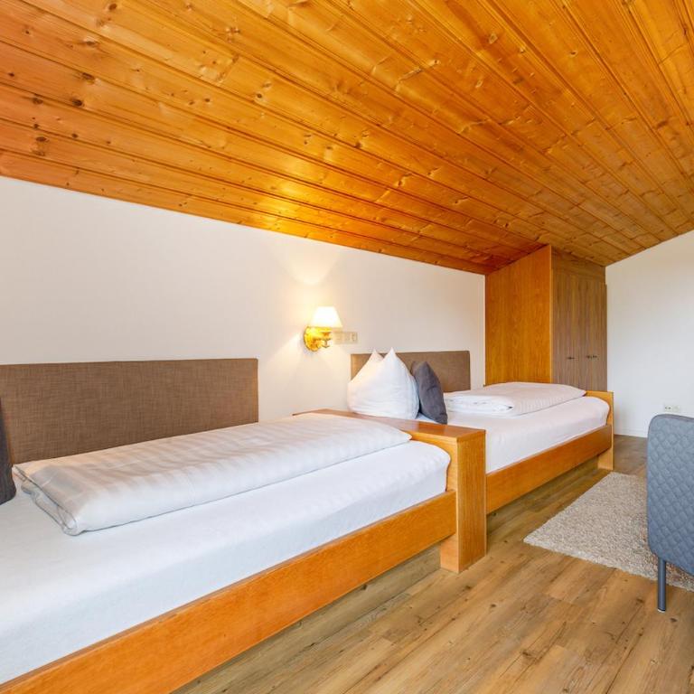 Gästehaus Menkenbauer inkl. Chiemgaukarte - Deluxe Doppelzimmer - 3
