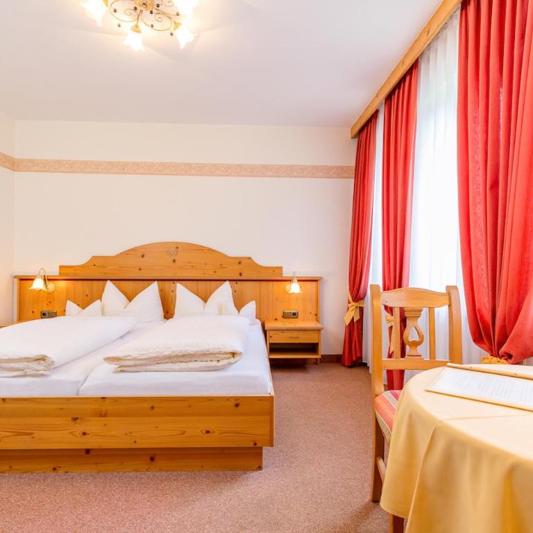 Gästehaus Menkenbauer inkl. Chiemgaukarte - Deluxe Doppelzimmer mit Bad - 3