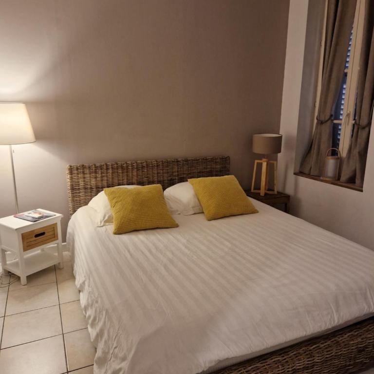 2 pièces dans le centre avec petite terrasse 3*** - Appartement 1 Chambre - 11