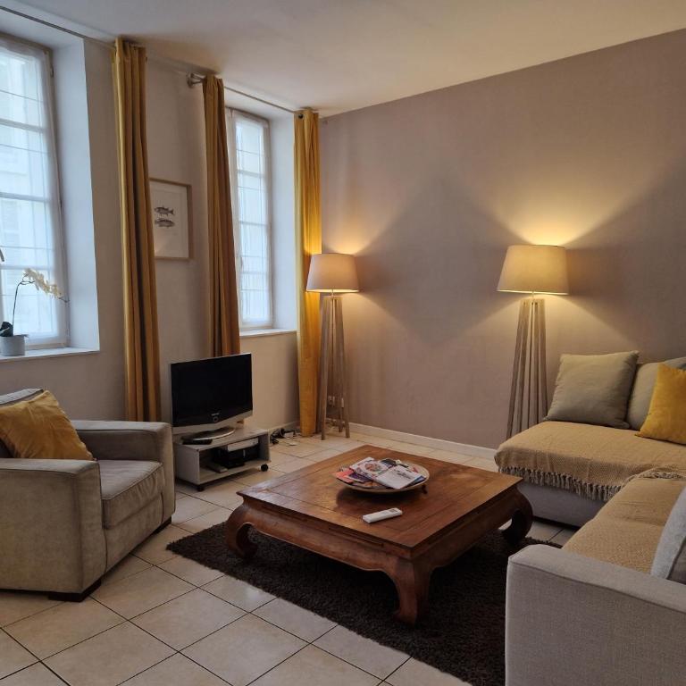 2 pièces dans le centre avec petite terrasse 3*** - Appartement 1 Chambre - 5