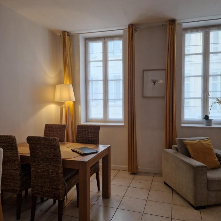 2 pièces dans le centre avec petite terrasse 3*** - Appartement 1 Chambre - 12