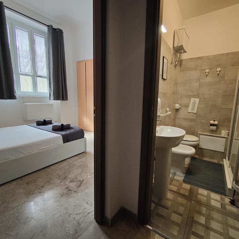 Hostel Turin Metro Young - Camera Matrimoniale con Bagno Privato - 10