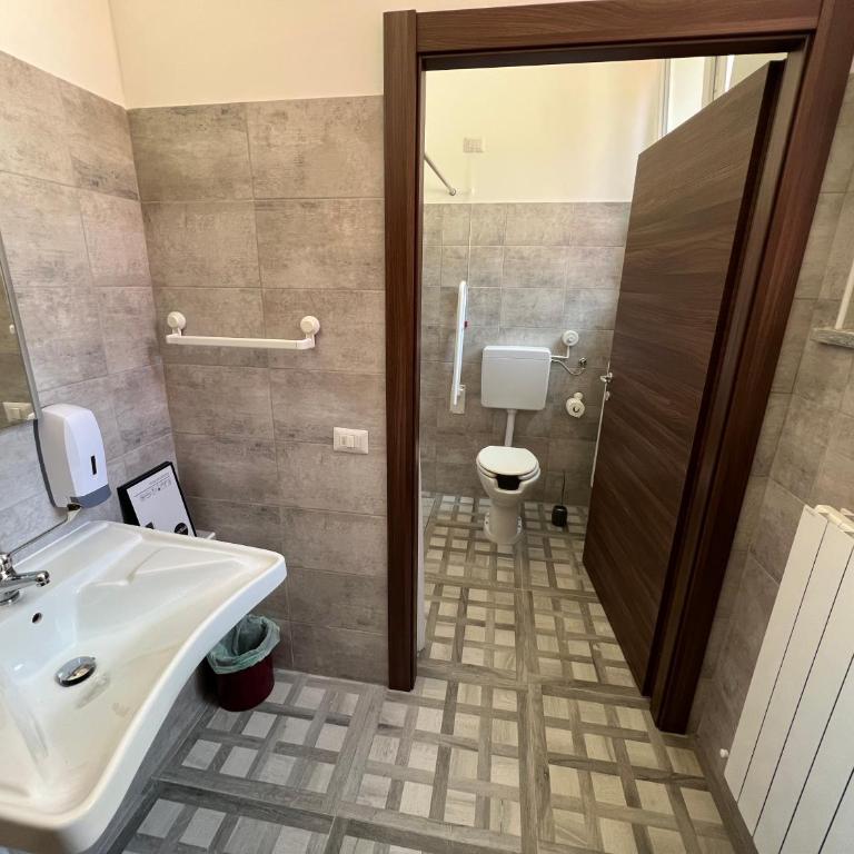 Hostel Turin Metro Young - Camera Quadrupla con Bagno Privato - 16