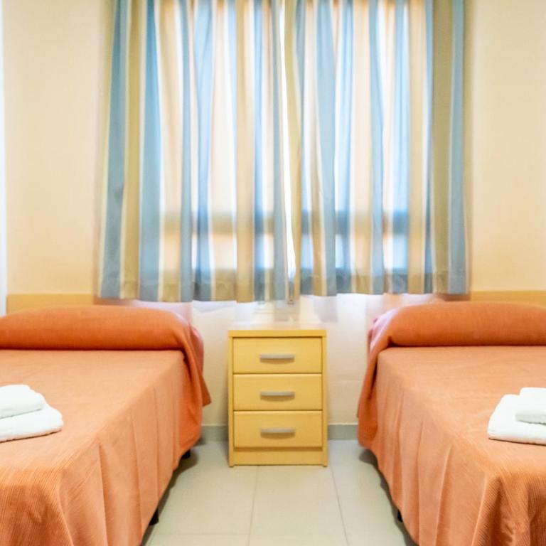 Albergue Inturjoven Almeria - Habitación Doble con baño privado - 2 camas - 6