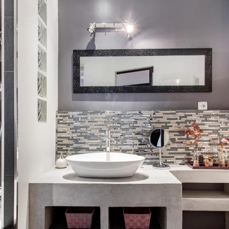 L'Authentik, charme et confort en vieille ville - Deluxe Apartment - 4