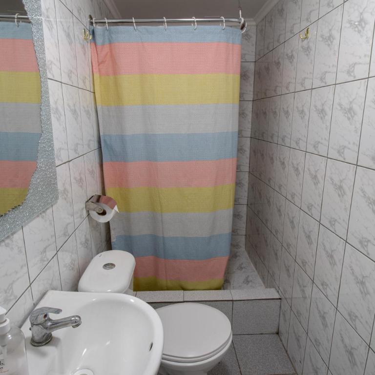 Hostal Beatriz Taltal - Habitación Cuádruple con baño privado - 3