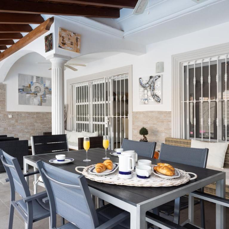 LUXURY VILLA WITH PRIVATE POOL & AIRCON, Costa Adeje, Tenerife - Apartamento - 4