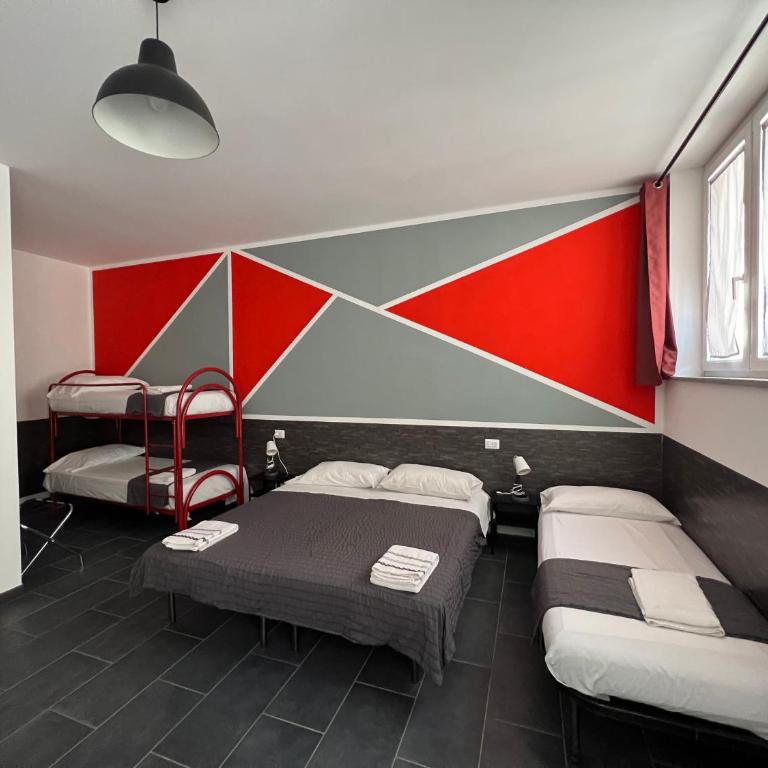 Hostel Turin Metro Young - Camera Familiare con Bagno Privato - 11