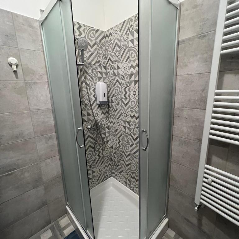 Hostel Turin Metro Young - Camera Familiare con Bagno Privato - 10
