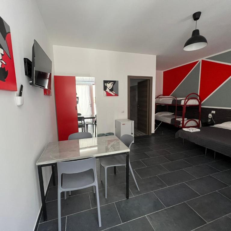 Hostel Turin Metro Young - Camera Familiare con Bagno Privato - 9