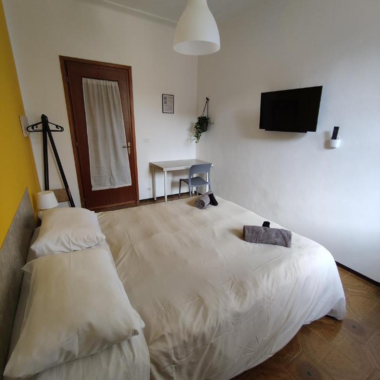 Hostel Turin Metro Young - Camera Matrimoniale con Bagno in Comune - 7