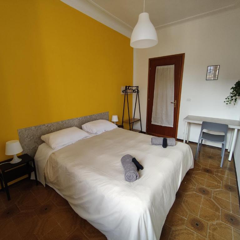 Hostel Turin Metro Young - Camera Matrimoniale con Bagno in Comune - 9