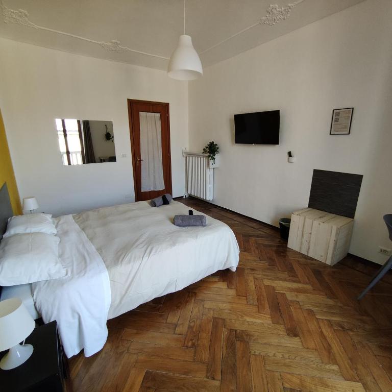 Hostel Turin Metro Young - Camera Matrimoniale con Bagno in Comune - 12
