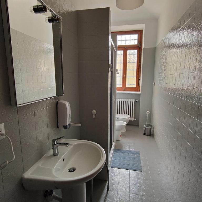 Hostel Turin Metro Young - Camera Doppia con Letti Singoli con Servizi Igienici in Comune - 7