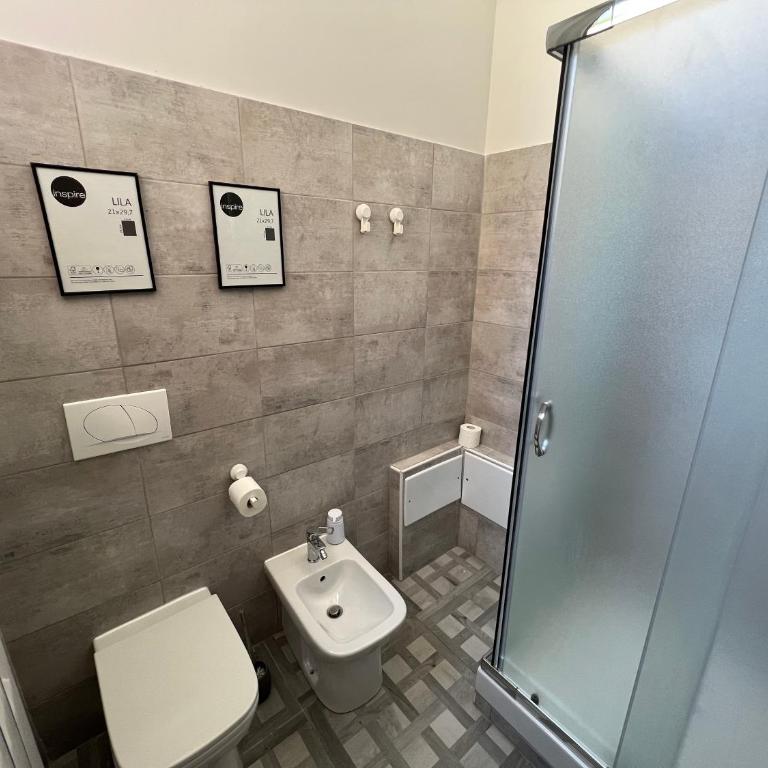 Hostel Turin Metro Young - Camera Quadrupla con Bagno Privato - 12