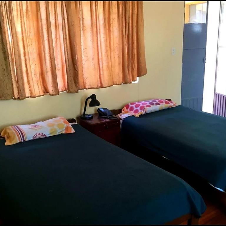 Casa de Huespedes Concordia - Family Room with Private Bathroom - 4