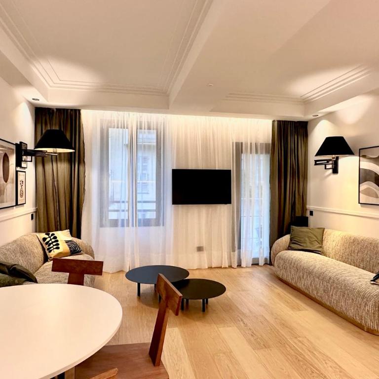 OPERA PROMENADE 4 Renovated 3 Bedrooms Balcony Sea View AC - Apartment with Sea View - 12