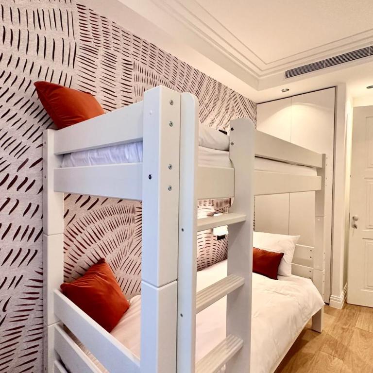 OPERA PROMENADE 4 Renovated 3 Bedrooms Balcony Sea View AC - Apartment with Sea View - 16