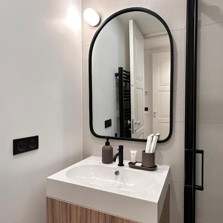 OPERA PROMENADE 4 Renovated 3 Bedrooms Balcony Sea View AC - Apartment with Sea View - 17