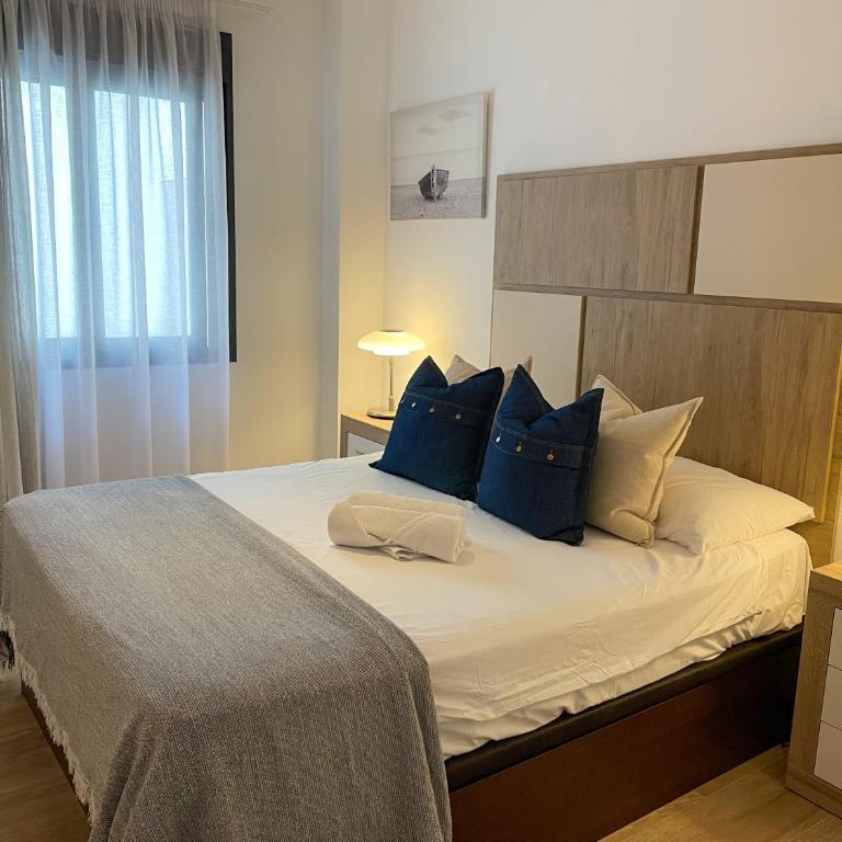 Exceptional 2 Bed Apartment a 2 Min Walk to Beach & close to Los Boliches Train - Apartamento de 2 dormitorios - 5