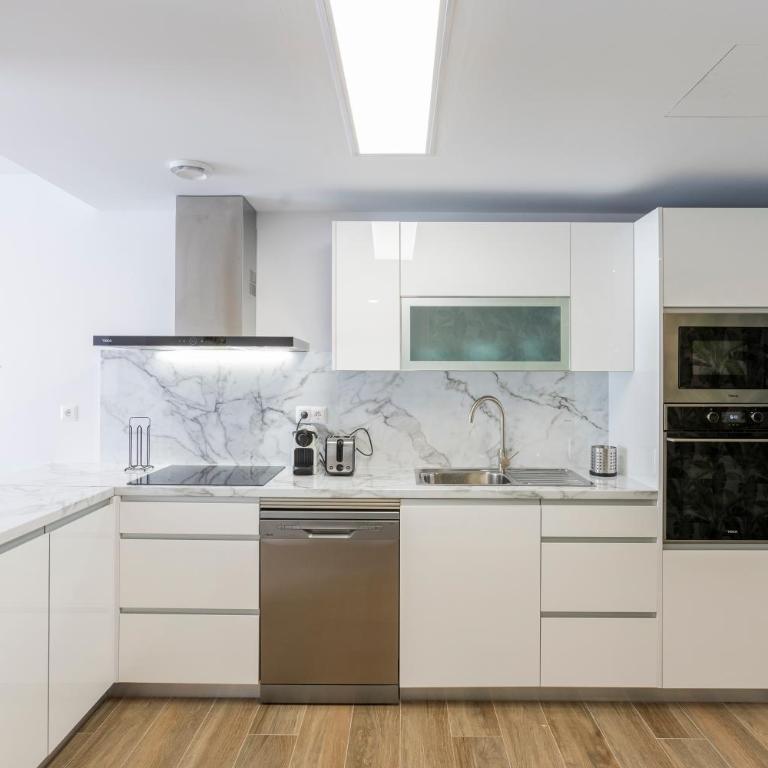 Oasis Pool Málaga - Apartamento de 3 dormitorios - 13