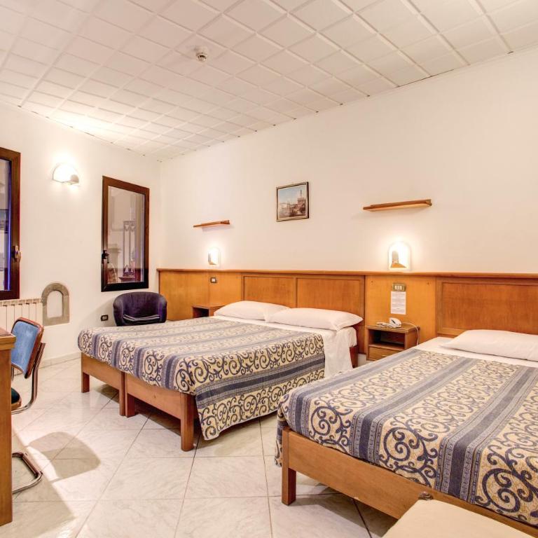 Hotel Lorena - Quadruple Room - 2
