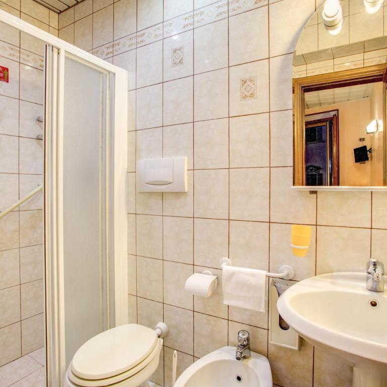 Hotel Lorena - Double or Twin Room with Private Bathroom - 4