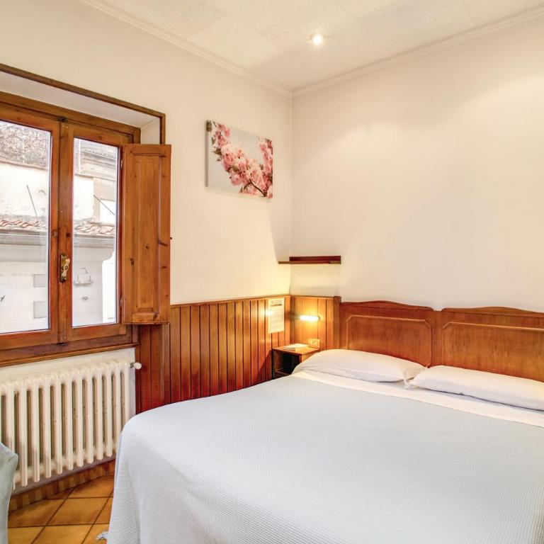 Hotel Lorena - Double or Twin Room with Shared Bathroom - 1