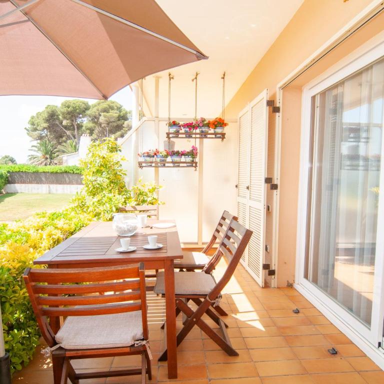 Seafront L'Estartit Apartments - Two-Bedroom Apartment with Garden View - 6