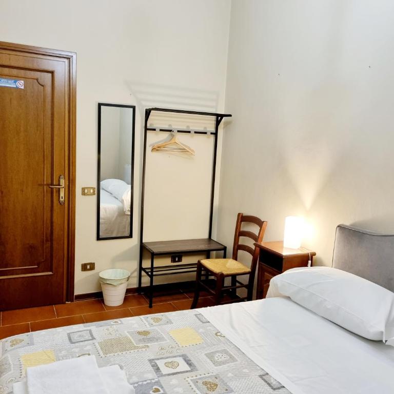 Villa Rismondo Pisa - Camera Matrimoniale Economy con Bagno Privato Esterno - 4