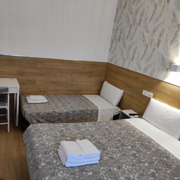 Hostal Esparteros - Habitación Doble con cama supletoria - 1