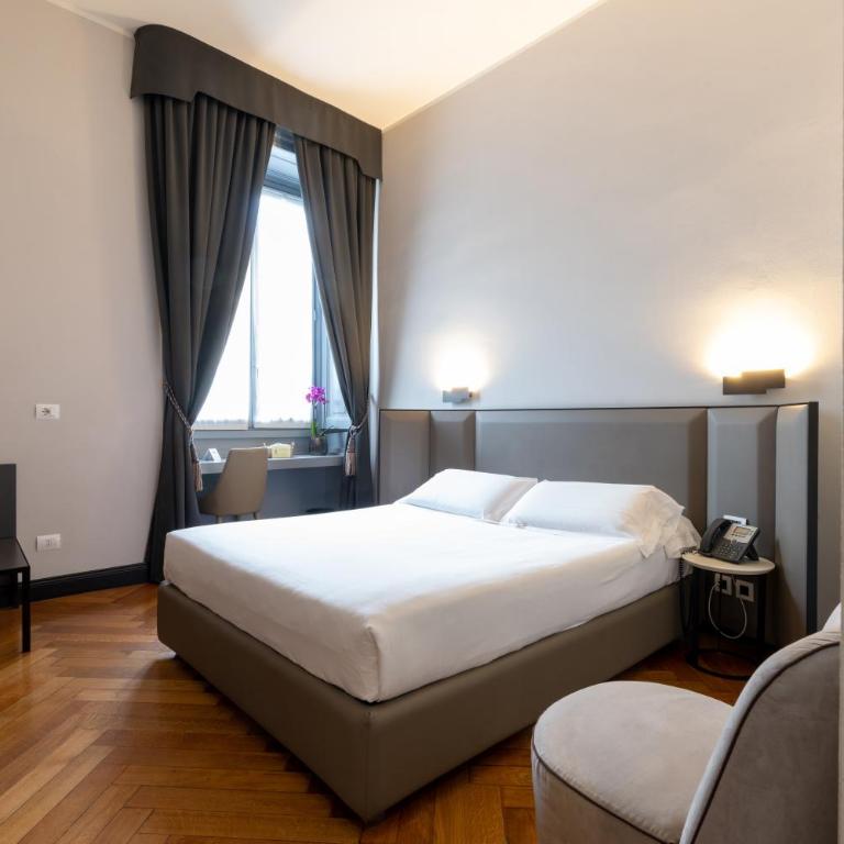 Castello Guest House Milano - Camera Matrimoniale Deluxe con Vista Castello - 1