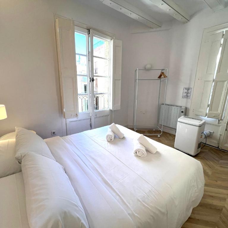 The MO GOTIC - Double Room with Shared Bathroom - 23