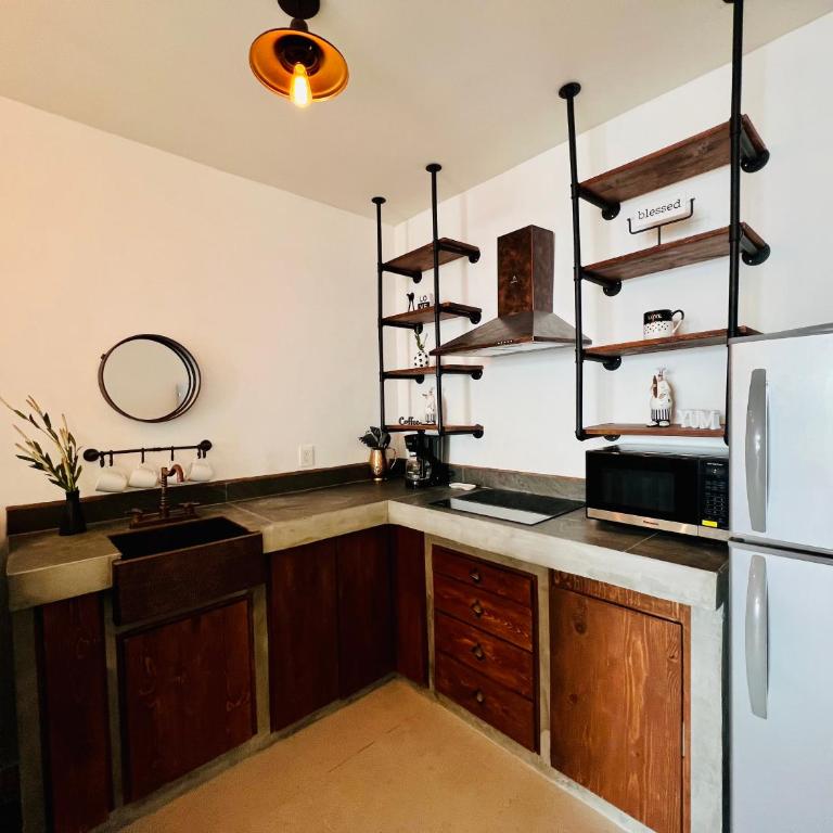 Industrial stylish 3-br. apartment & city views in front of Parque Fundidora & Arena Mty - Three-Bedroom Apartment - 6