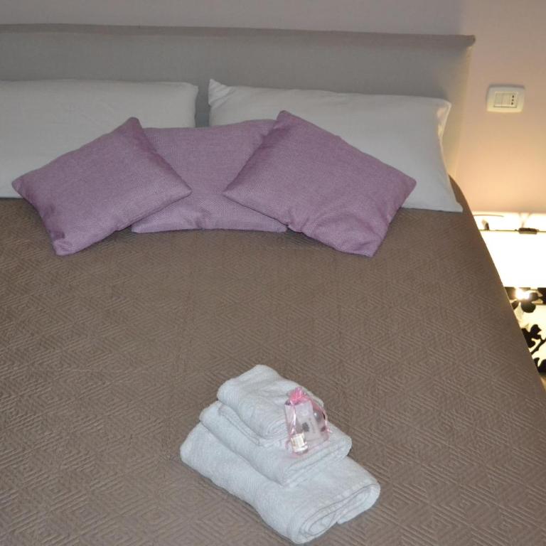 Karina's Rooms - Deluxe King Room - 11