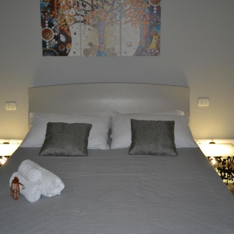 Karina's Rooms - Standard King Room - 9