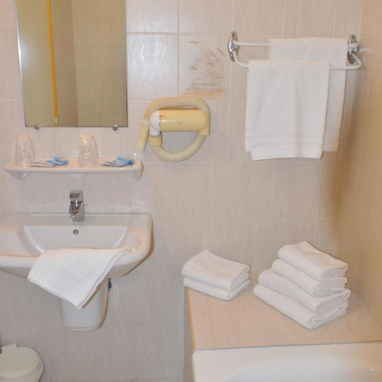 Le Castelet - Chambre Quadruple Standard - 9