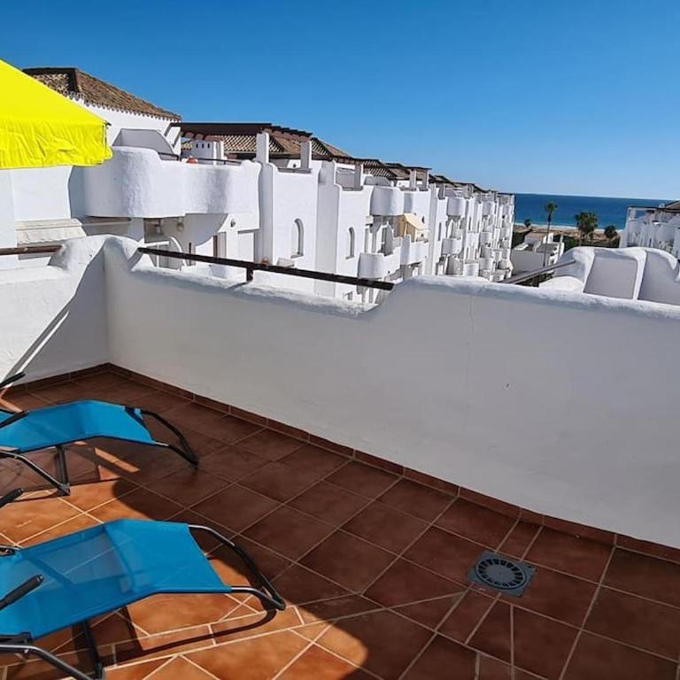 Ático duplex con vistas al mar en Zahara de los Atunes - Three-Bedroom Apartment - 1
