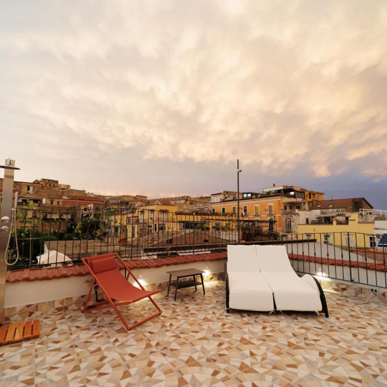 Stunning View with 3 Terraces near DANTE SQ! By HouseinNaples - One-Bedroom Apartment - 3