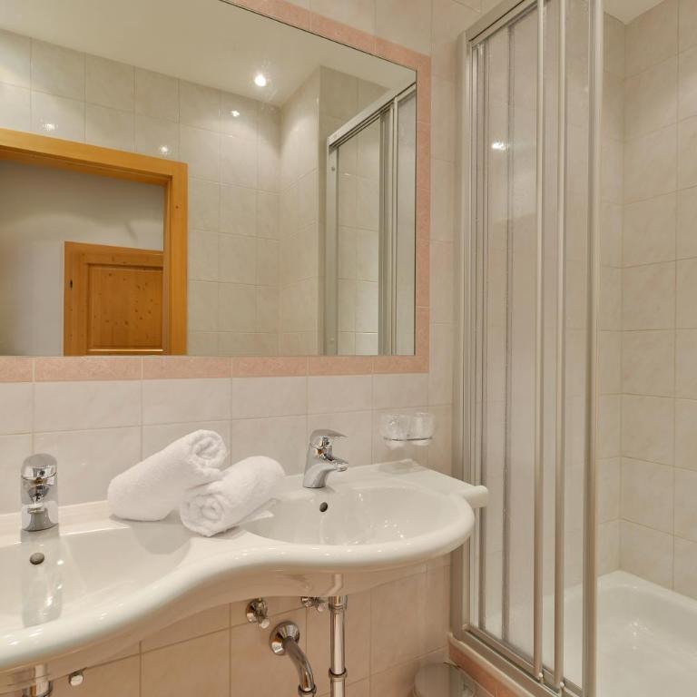 Posthotel Mayrhofen - Family Room with two bedrooms - 1
