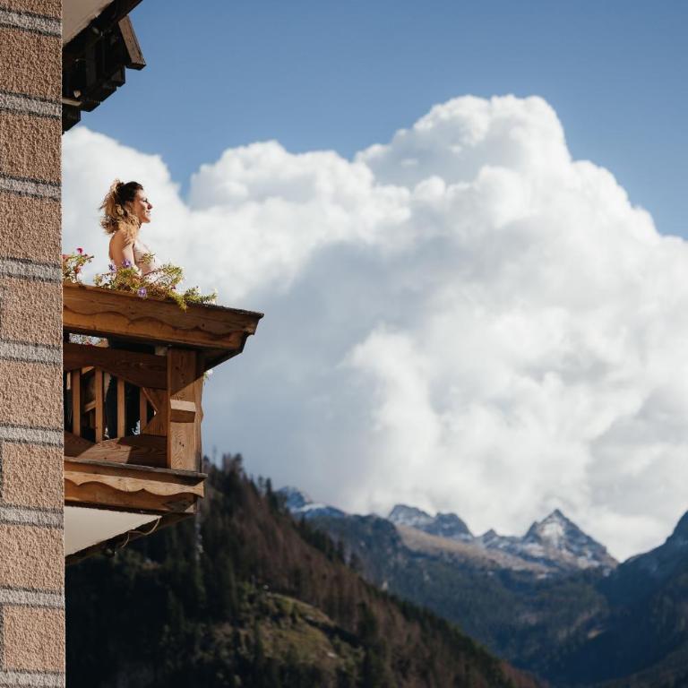 Hotel La Montanara Predazzo - Camera Matrimoniale/Doppia con Letti Singoli con Balcone - 5