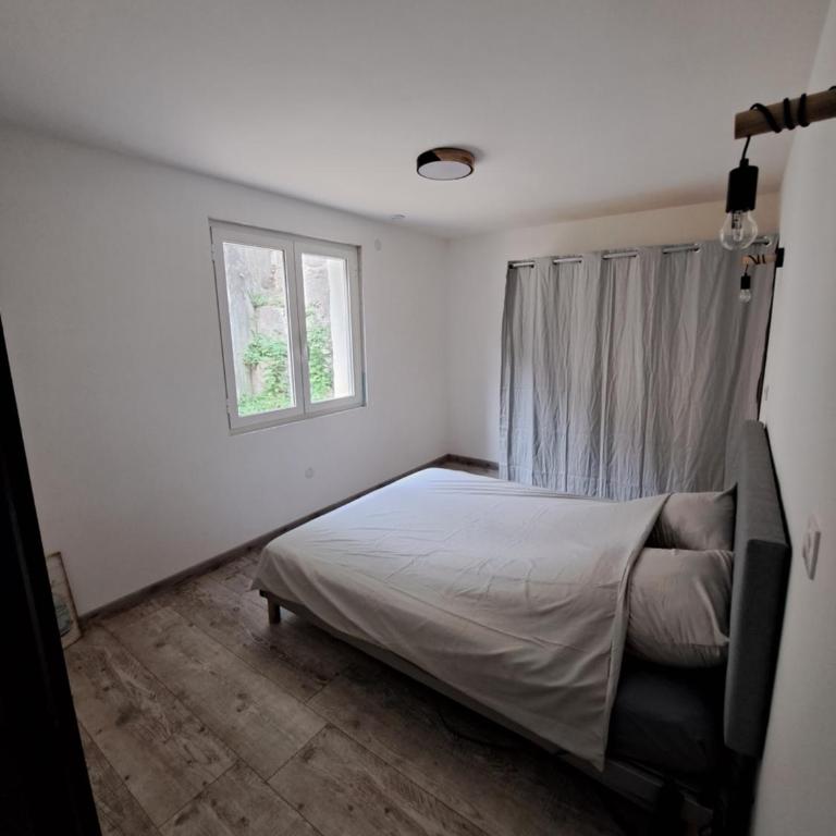 Superbe Rez-de-Jardin refait à neuf. - Appartement 2 Chambres - 5