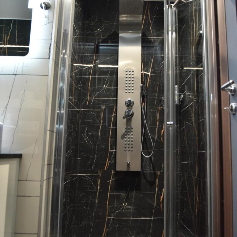 FINE STORY LUX apartment Belgrade - JACUZZI & WiFi & NETFLIX & Mini BAR - Apartman sa 1 Spavaćom Sobom - 14