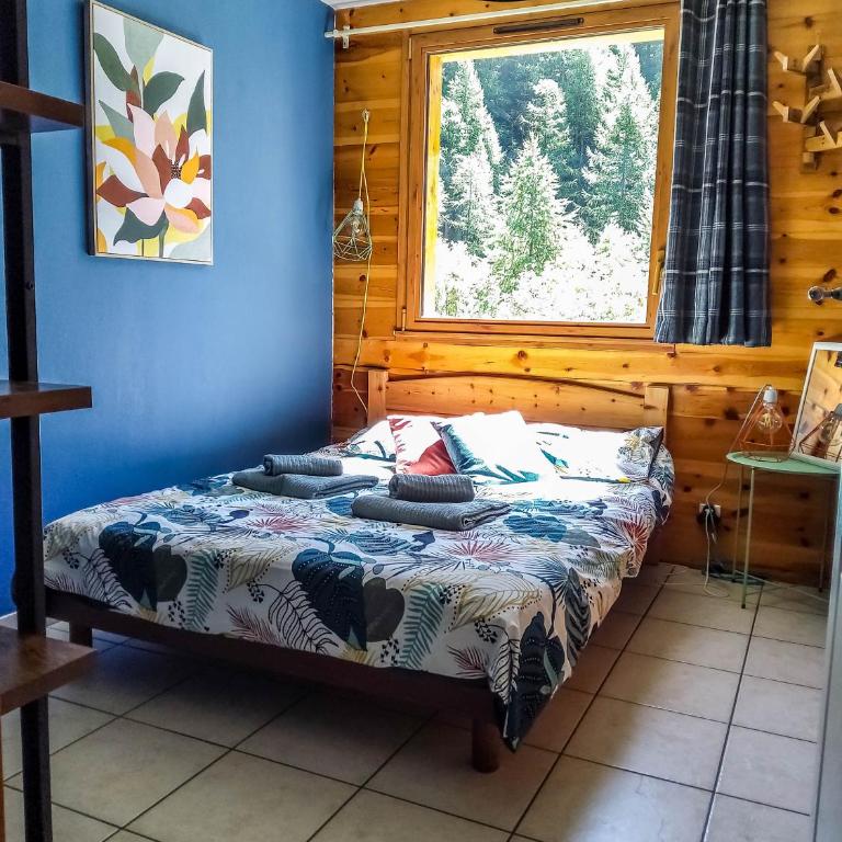 Gîte Ancolie Bleue - Chambre Double avec Salle de Bains Privative - 2